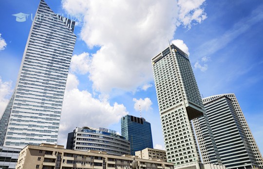 Навчання в Польщі англійською мовою: розглянемо плюси та мінуси