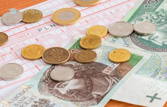 Платники податків до 26 років зможуть зітхнути з полегшенням. Польща анонсувала податкові пільги для цієї категорії громадян
