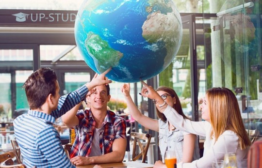 Які країни можуть відвідати студенти іноземці без відкриття туристичної візи, під час навчання в Польщі?