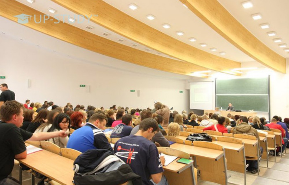 Фото №3: Академия Финансов и Бизнеса Вистула | Центр польского образования | UP-STUDY