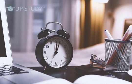 В яких галузях гірше/краще всього працювати у святкові дні?