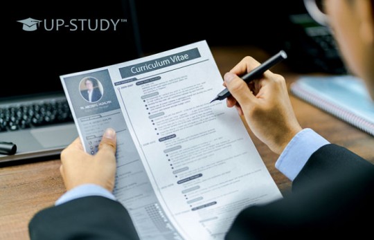 Як написати ефективне резюме, підшукуючи підробіток на час навчання у РП?