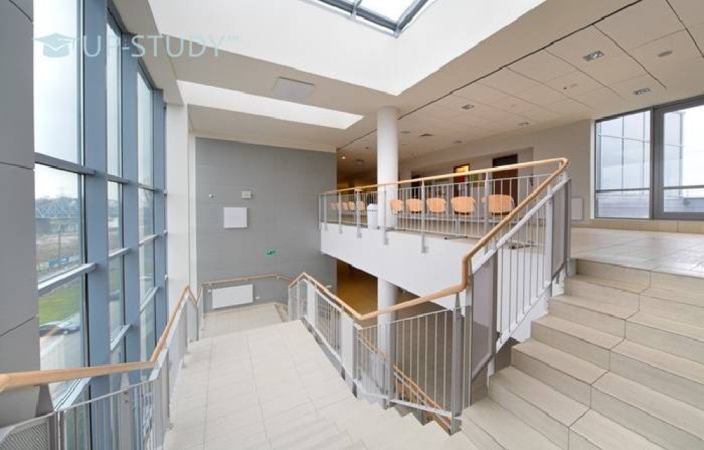 Фото №4: Университет Анджея Фрыча Моджевского в Кракове | Центр польского образования | UP-STUDY