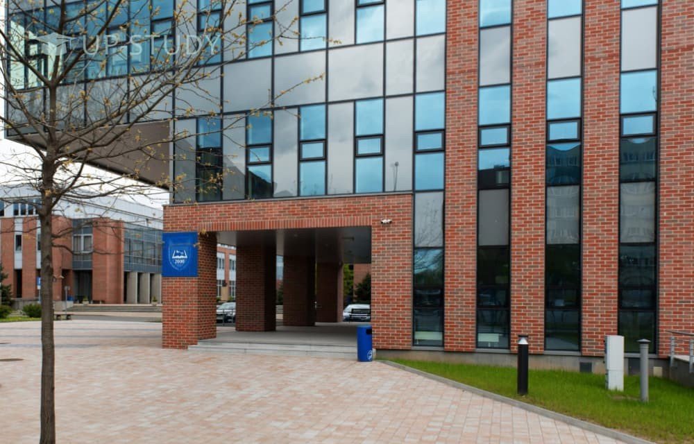 Фото №1: Университет Анджея Фрыча Моджевского в Кракове | Центр польского образования | UP-STUDY