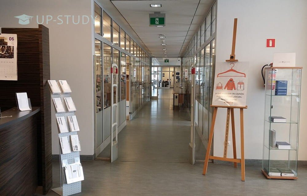 Фото №2: Университет Анджея Фрыча Моджевского в Кракове | Центр польского образования | UP-STUDY