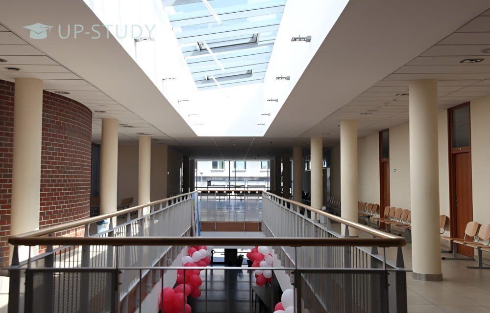 Фото №8: Университет Анджея Фрыча Моджевского в Кракове | Центр польского образования | UP-STUDY