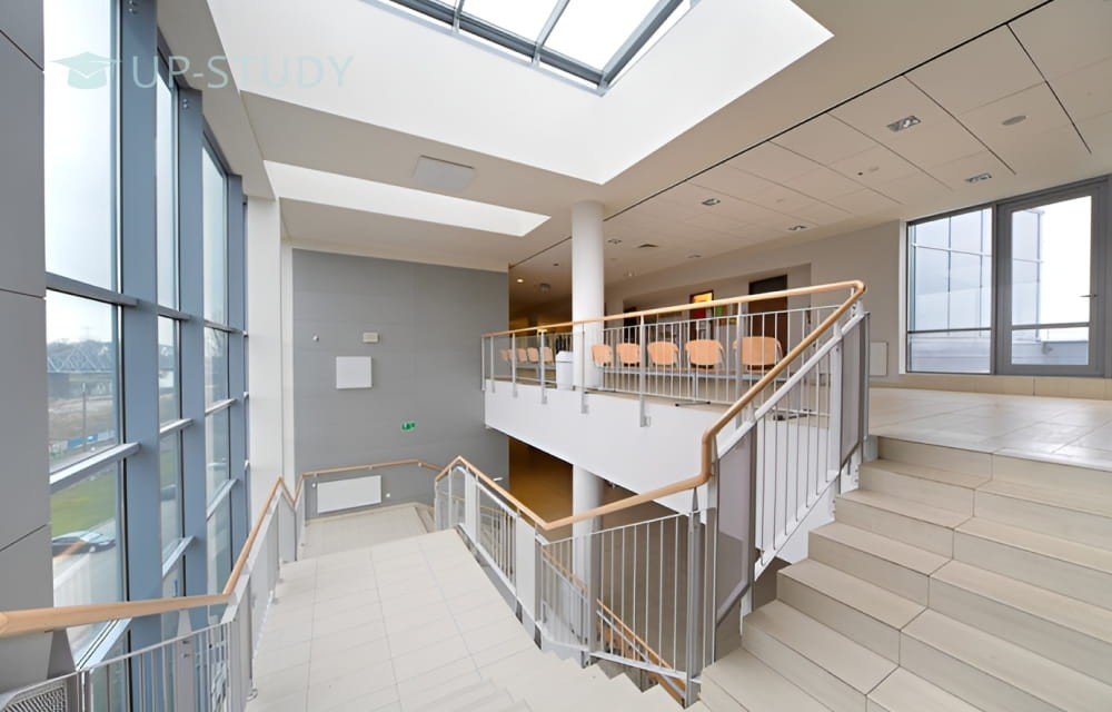 Фото №9: Университет Анджея Фрыча Моджевского в Кракове | Центр польского образования | UP-STUDY