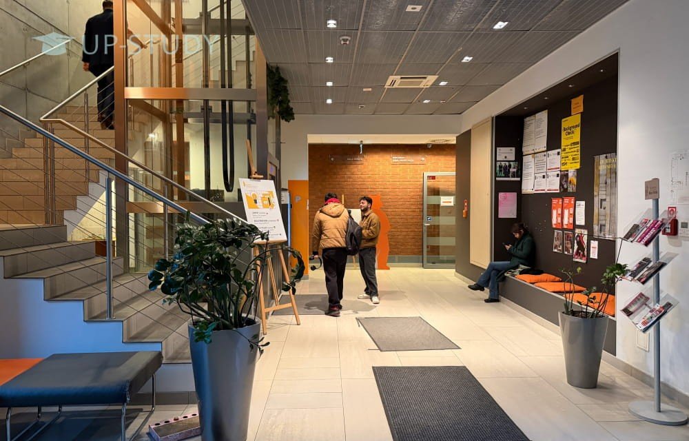 Фото №2: Варшавська Технічно Артистична Академія | Центр польської освіти | UP-STUDY