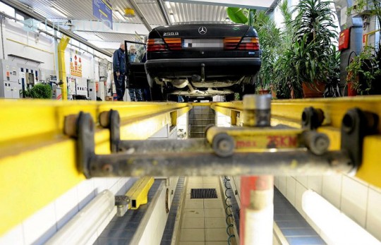 Нові правила для власників автотранспорту в Польщі. Плата за технічний огляд завчасно