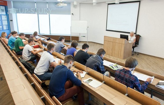 Спеціальність “Міжнародні економічні відносини”. В який університет Польщі вступити?